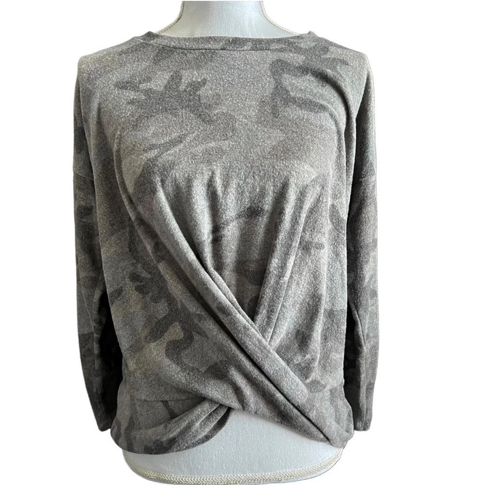 Gaze Women’s Long Sleeve Front Knot Gray Camo Shirt, LARGE